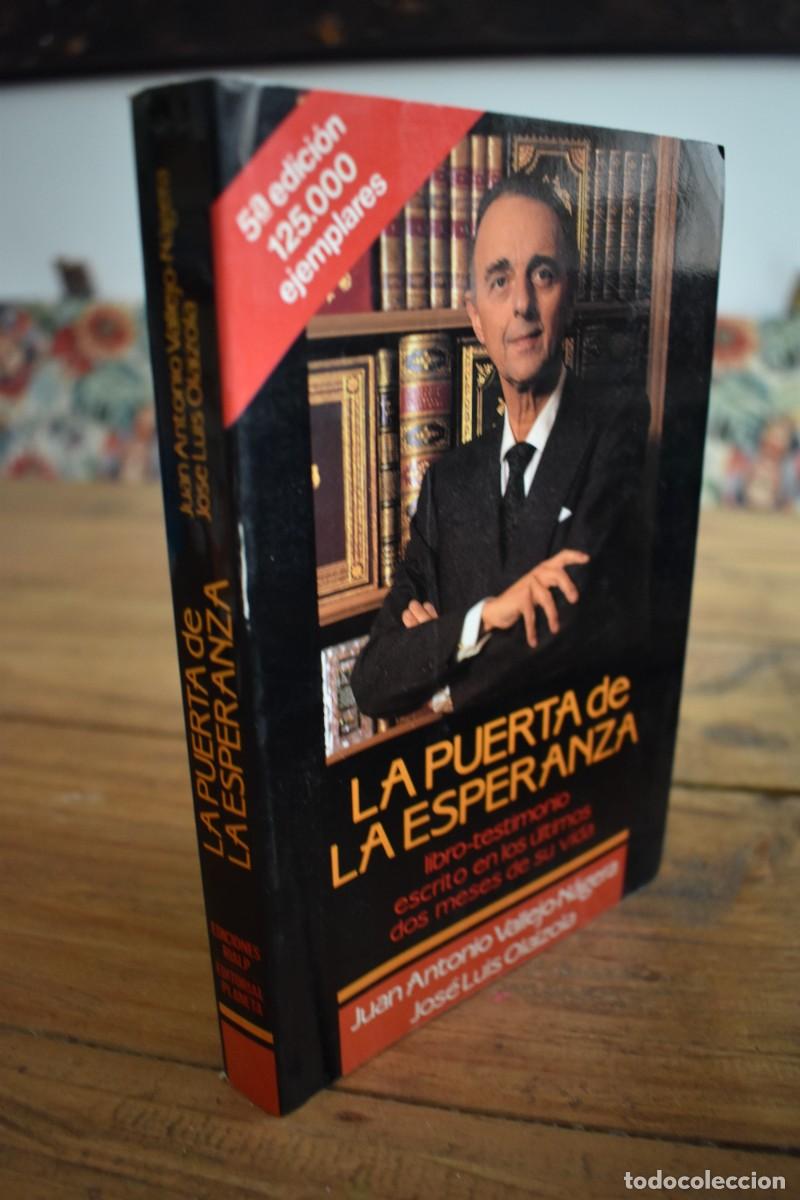 Libros de segunda mano: La puerta de la esperanza Juan antonio Vallejo-N&aacute;gera. Jos&eacute; Luis Olaizola. Rialp-Planeta, 1990