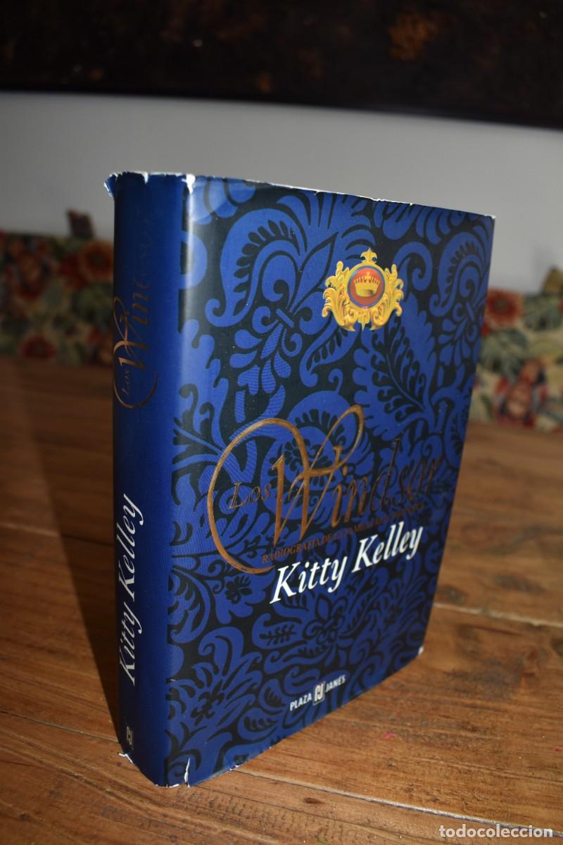 Libros de segunda mano: LOS WINDSOR. RADIOGRAF&Iacute;A DE LA FAMILIA REAL BRIT&Aacute;NICA. Kitty Kelley. Plaza & Janes, 1997