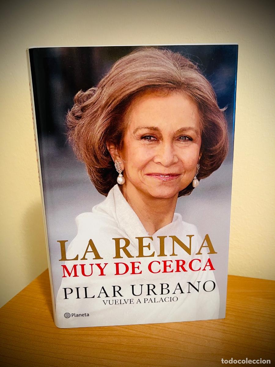Libros de segunda mano: LIBRO - La reina muy de cerca