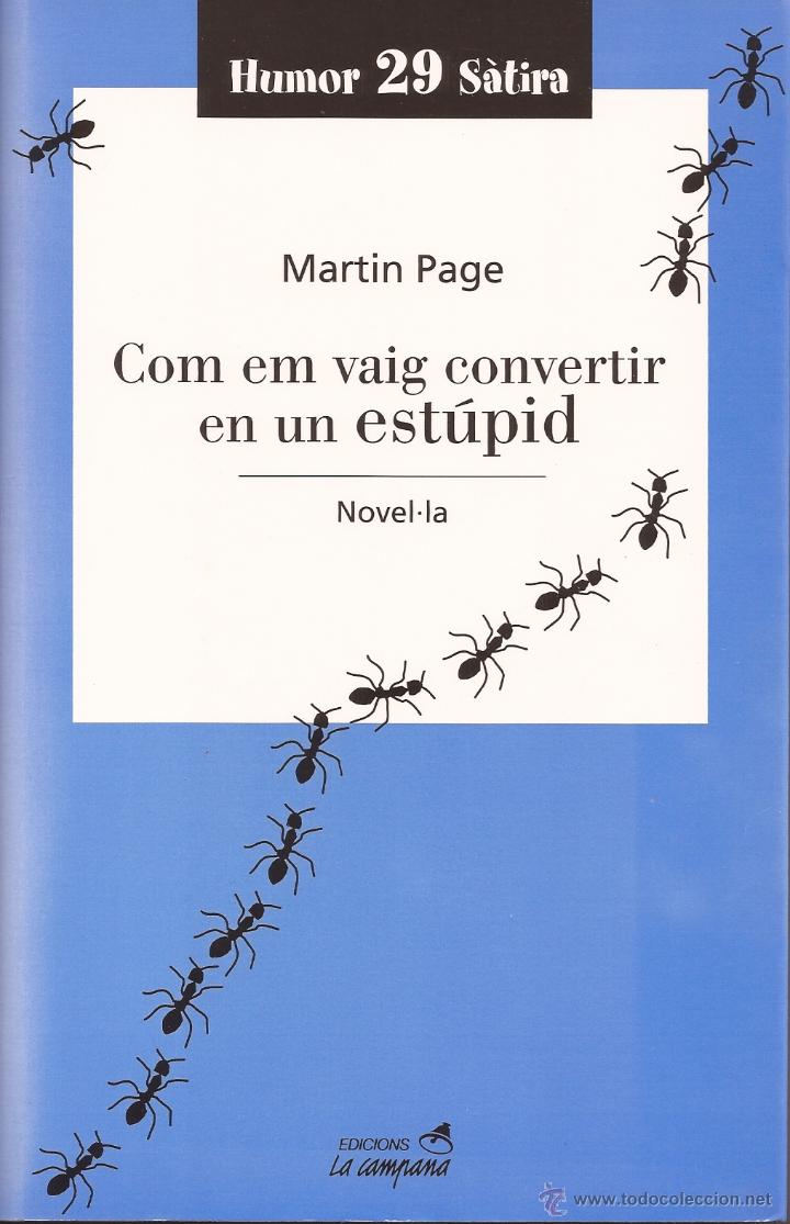 Libros de segunda mano: Com em vaig convertir en un est&uacute;pid de Martin Page (en catal&aacute;n) - Foto 1