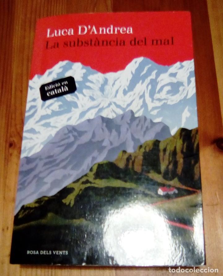 Libros de segunda mano: La subst&agrave;ncia del mal - Luca DAndrea (en catal&agrave;) - Foto 1