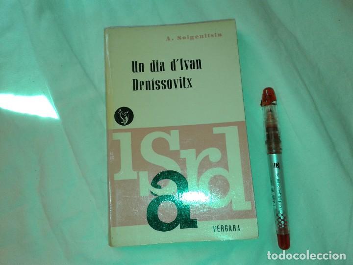 Libros de segunda mano: UN DIA D&acute;IVAN DENISSOVITX, A. SOLGENITSIN,1964, EN CATALAN - Foto 1