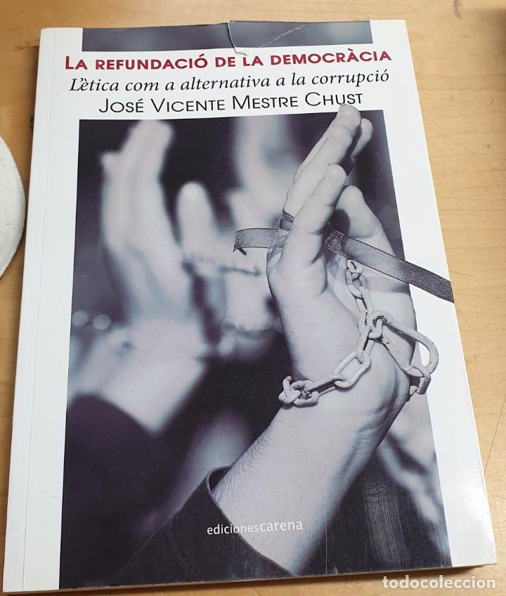 Libros de segunda mano: La Refundaci&oacute; de la democr&agrave;cia. L'&eacute;tica com a alternativa a la corrupci&oacute; - MESTRE CHUST, JOS&Eacute; VICENT