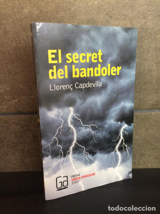 Libros de segunda mano: El secret del bandoler (Gran Angular) (Catalan Edition). lloren&ccedil; Capdevila. - Foto 1