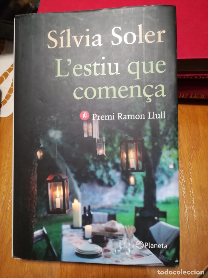 Libros de segunda mano: Novela &ldquo; L&rsquo;estiu que comen&ccedil;a&rdquo; Silvia Soler. Premio Ramon Llull - Foto 1