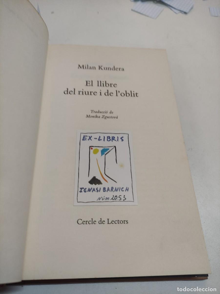 Libros de segunda mano: EL LLIBRE DEL RIURE I DE L&acute;OBLIT - Kundera,Milan - Foto 2