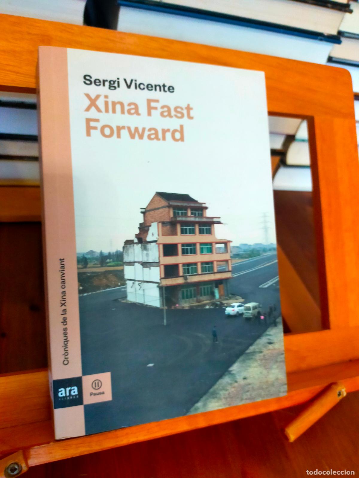 Libros de segunda mano: XINA FAST FORWARD. SERGI VICENTE. ARA LLIBRES - Foto 1