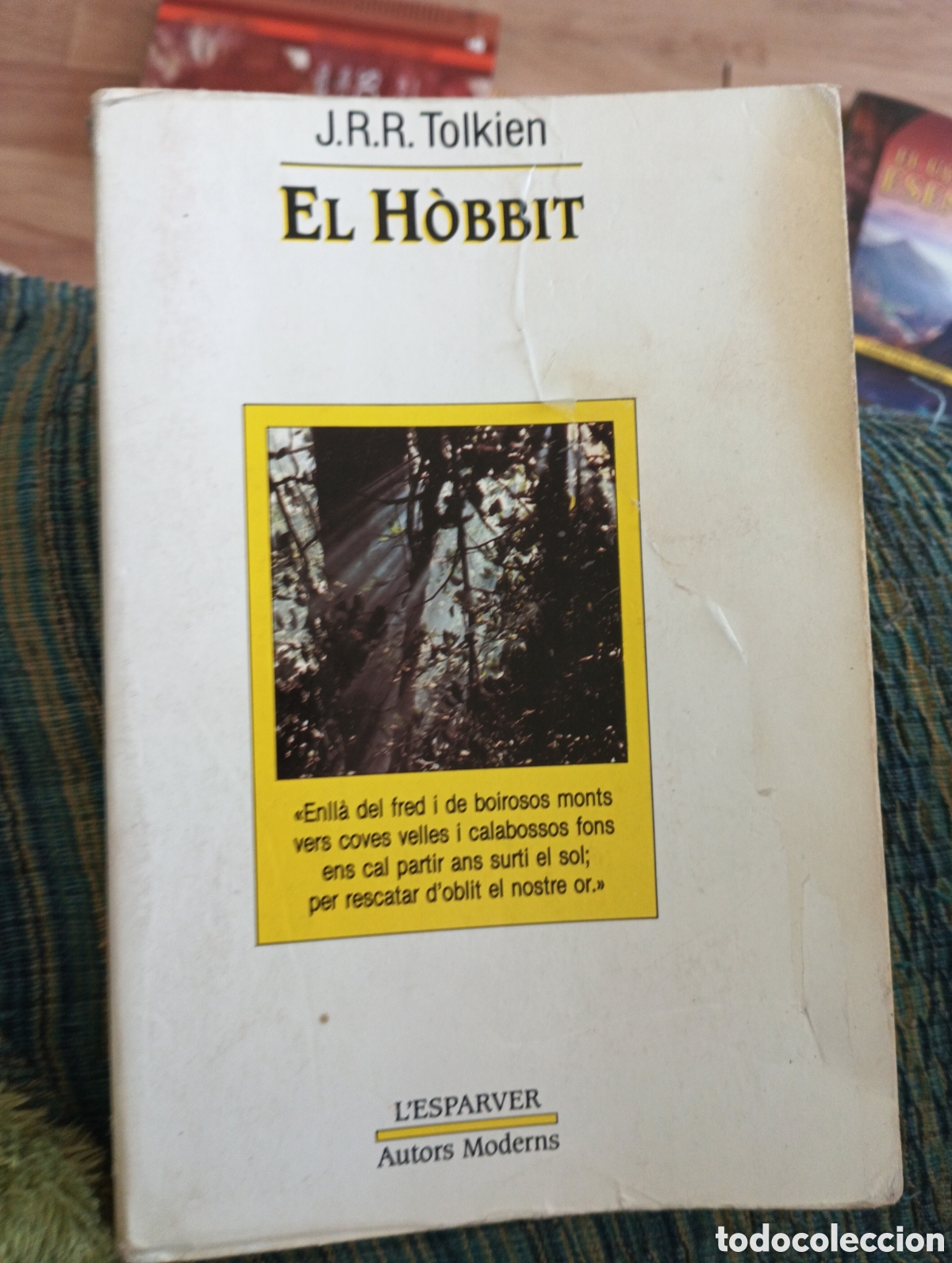 Libros de segunda mano: El H&oacute;bbit JRR Tolkien (catal&aacute;) - Foto 1