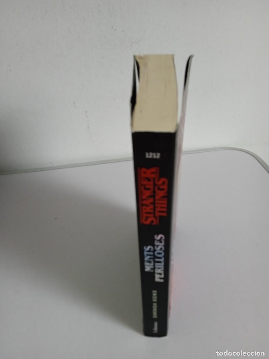 Libros de segunda mano: STRANGER THINGS Ments Perilloses - Foto 2