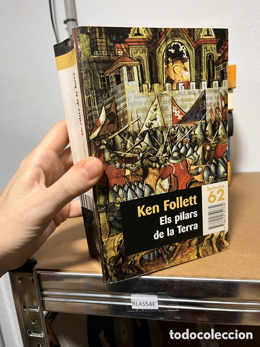 Libros de segunda mano: Blas54E Ken follett - Els pilars de la Terra - Foto 1