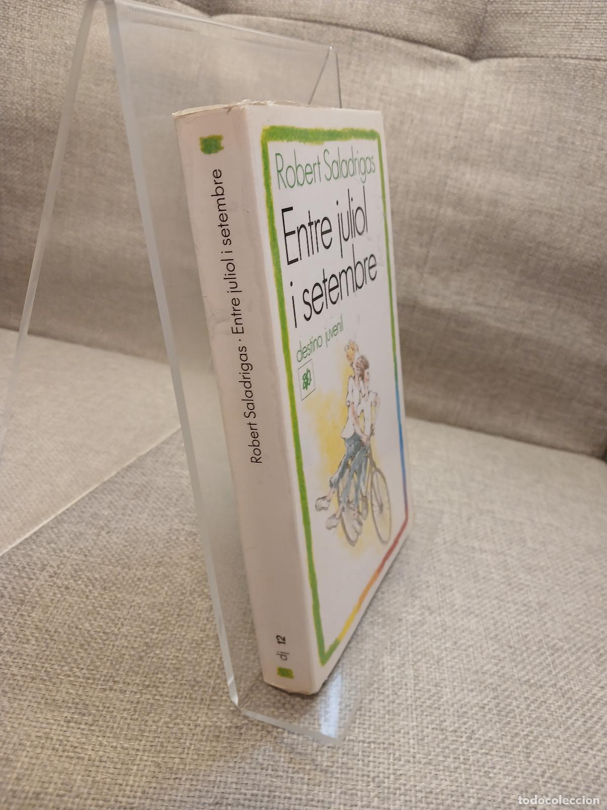Libros de segunda mano: Entre Juliol I Setembre - Robert Saladrigas - Foto 2