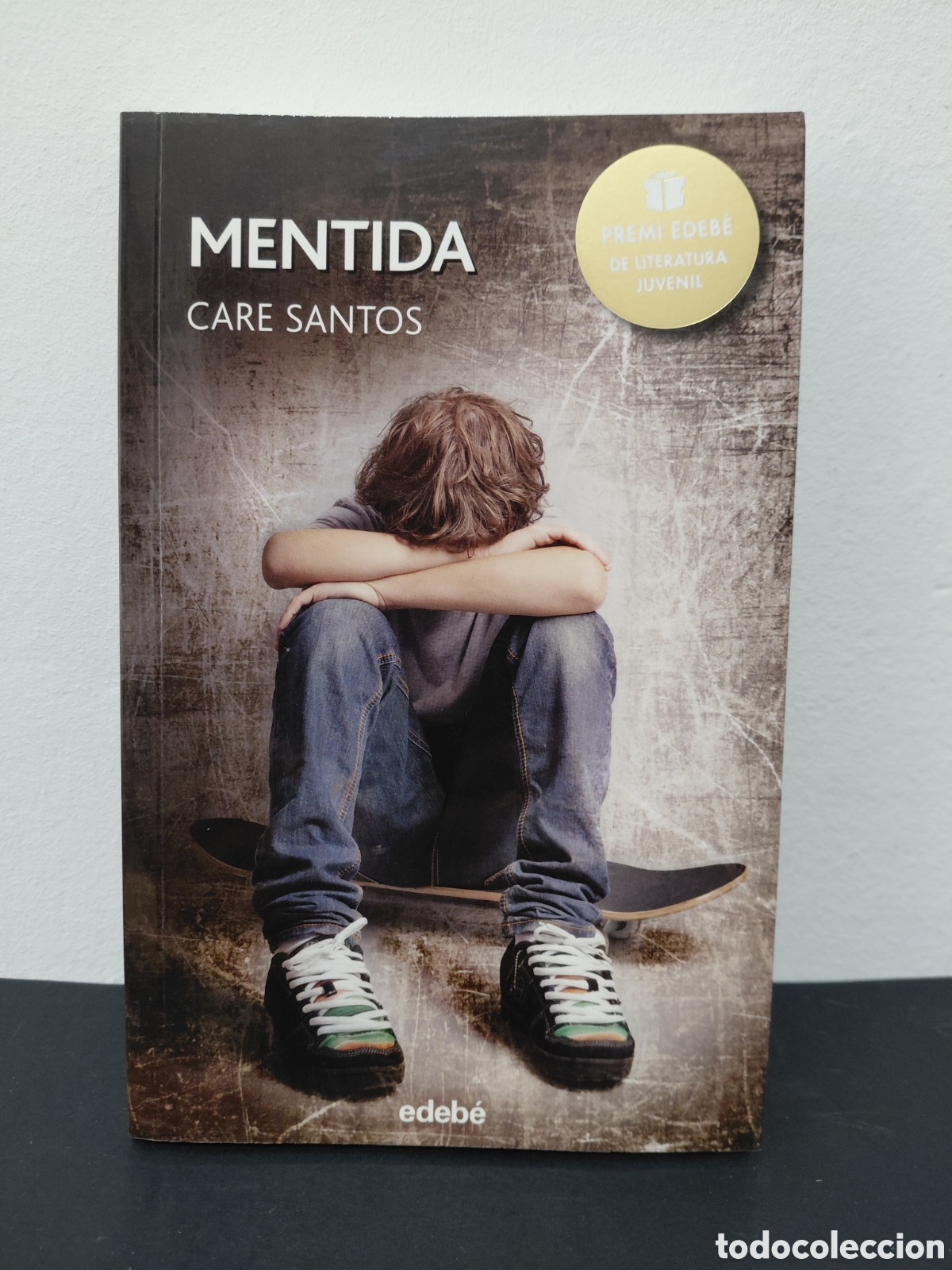 Libros de segunda mano: MENTIDA - CARE SANTOS - EDEB&Eacute; 2015
