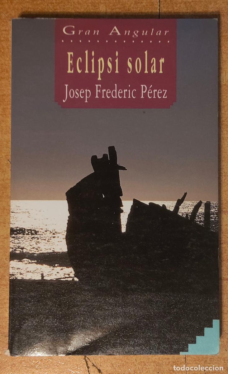 Libros de segunda mano: ECLIPSI SOLAR, JOSEP FREDERIC PEREZ, GRAN ANGULAR, EDITORIAL CRU&Iuml;LLA 1998 - Foto 1