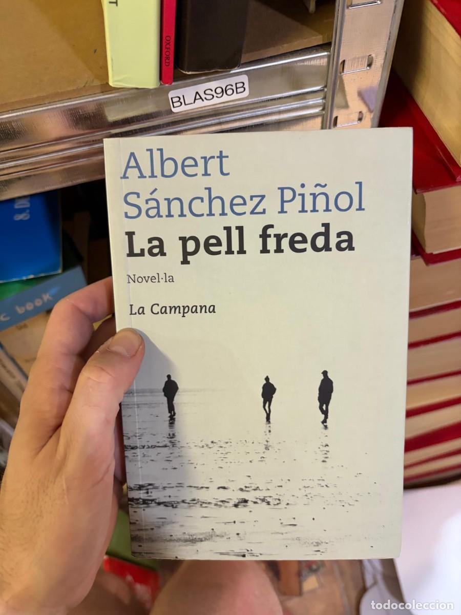 Libros de segunda mano: BLAS96B La pell freda &mdash; Albert S&aacute;nchez Pi&ntilde;ol. - Foto 1