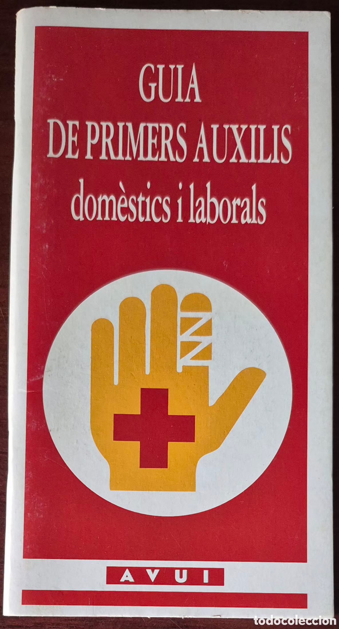 Libros de segunda mano: GUIA DE PRIMERS AUXILIS DOM&Egrave;STICS I LABORALS