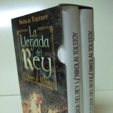 Libros de segunda mano: LA LLEGADA DEL REY - NICOLAI TOLSTOY - ACERVO (1990) - ESTUCHE CON LOS 2 LIBROS DE LA SAGA - NUEVO. Lote 38327656