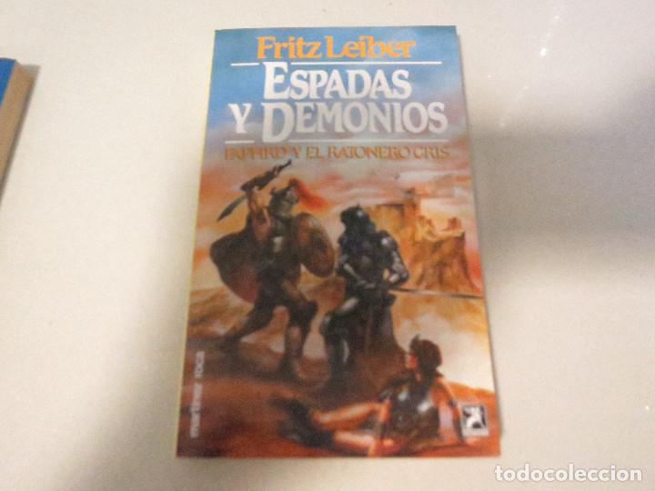 Libros de segunda mano: ESPADAS Y DEMONIOS FRITZ LEIBER MARTINEZ ROCA FANTASY FAFHRAD Y RATONERO GRIS
