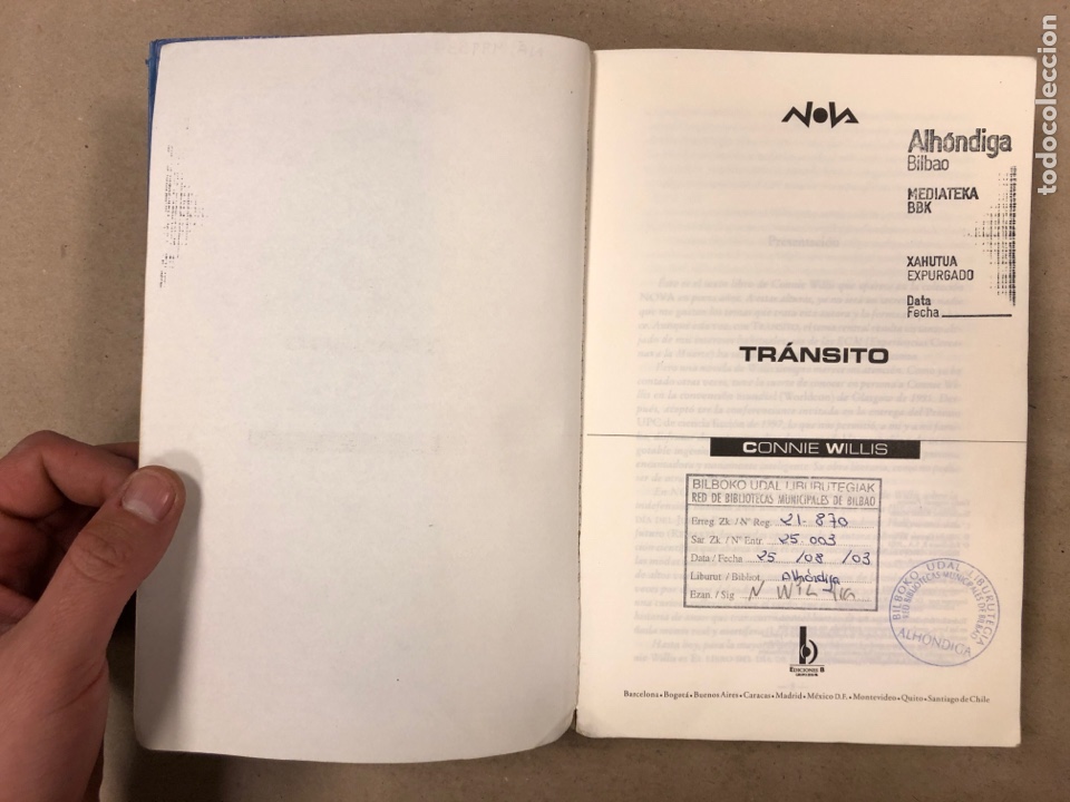 Libros de segunda mano: TR&Aacute;NSITO. CONNIE WILLIS. EDICIONES B 2003. - Foto 2