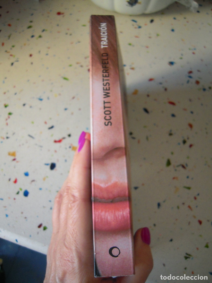 Libros de segunda mano: Traici&oacute;n - Foto 2