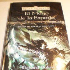 Libros de segunda mano: EL MAGO DE LA ESPADA, REINOS OLVIDADOS. RICHARD BAKER. TIMUNMAS 2009. 399 PÁG TAPA DURA (SEMINUEVO). Lote 194132863
