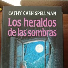 Libros de segunda mano: LOS HERALDOS DE LAS SOMBRAS – CATHY CASH SPELLMAN – CIRCULO DE LECTORES.. Lote 202302215
