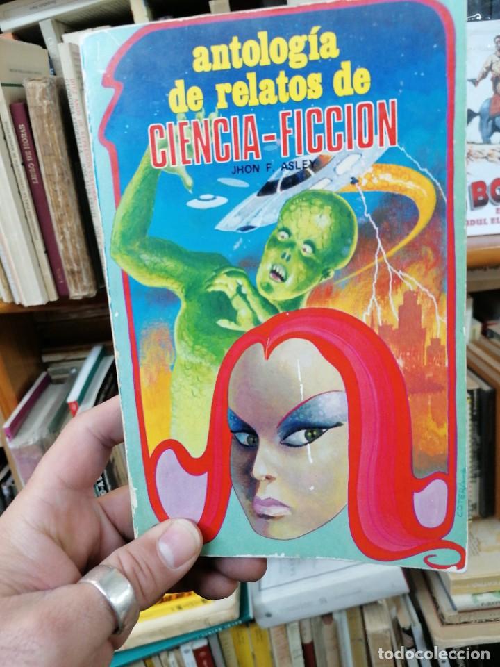 Gebrauchte B&uuml;cher: Antolog&iacute;a de relatos de ciencia ficcion