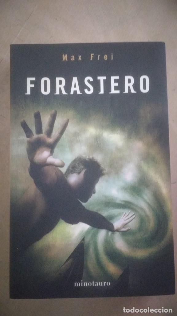 Libros de segunda mano: Forastero, de Max Frei - Foto 1