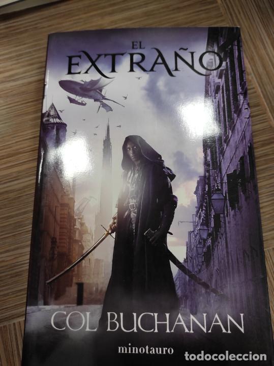 Libros de segunda mano: COL BUCHANAN - EL EXTRA&Ntilde;O - Foto 1