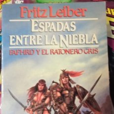 Libros de segunda mano: FRITZ LEIBER. FAFHRD Y EL RATONERO GRIS. ESPADAS ENTRE LA NIEBLA. MARTINEZ ROCA