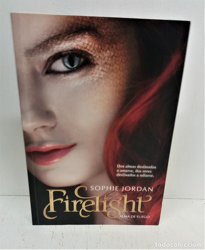 Libros de segunda mano: Libro Firelight. Sophie Jordan - Foto 1