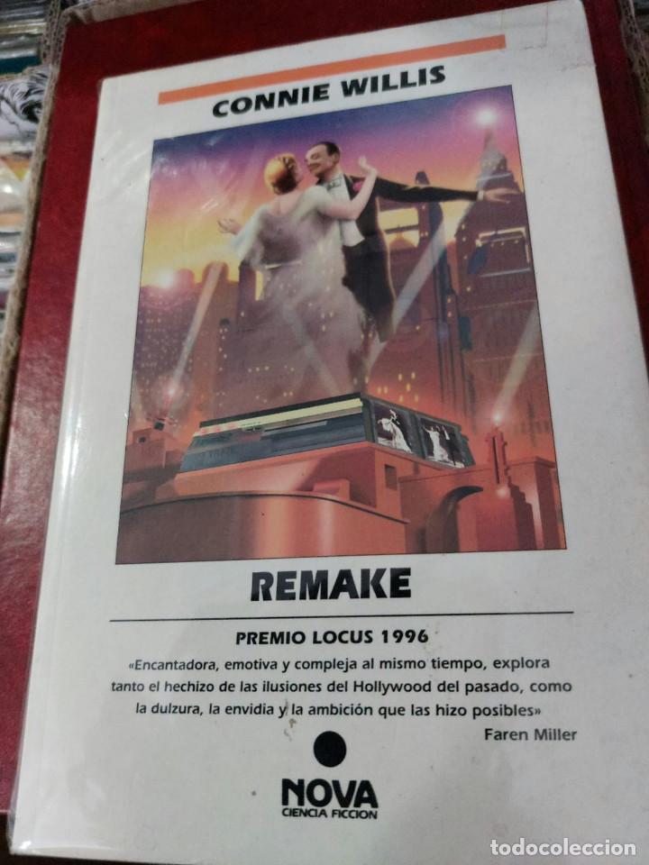 Libros de segunda mano: &rdquo;REMAKE&rdquo; . CONNIE WILLIS. - Foto 1
