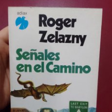 Libros de segunda mano: ROGER ZELAZNY: SEÑALES EN EL CAMINO (ADIAX. 1981). Lote 364790666