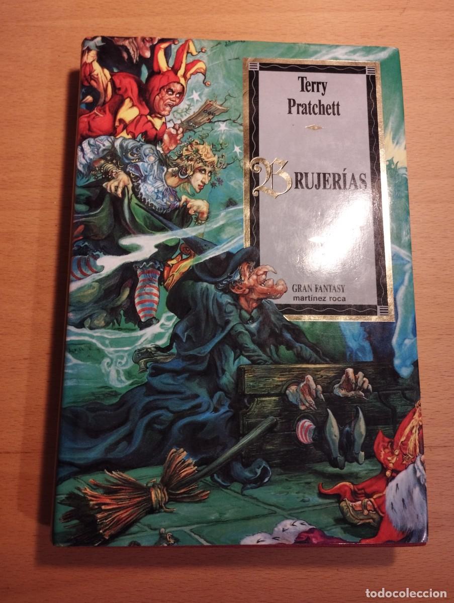 Libros de segunda mano: BRUJER&Iacute;AS (TERRY PRATCHETT) - Foto 1