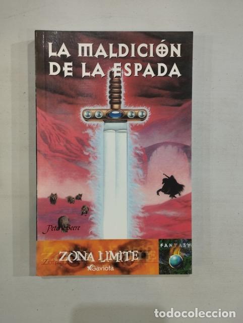 Libros de segunda mano: Peter Beere - La maldici&oacute;n de la espada - Foto 1