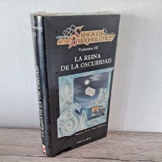 Libros de segunda mano: MARGARET WEIS Y TRACY HICKMAN - LA REINA DE LA OSCURIDAD (CRÓNICAS DE LA DRAGONLANCE III). Lote 401199649