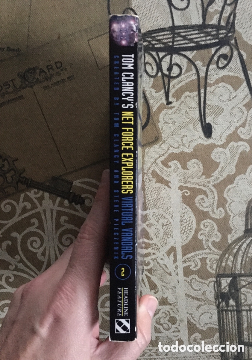 Libros de segunda mano: Virtual Vandals - Tom Clancy - Foto 2
