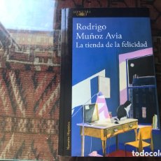 Libros de segunda mano: LA TIENDA DE LA FELICIDAD. RODRIGO MUÑOZ AVIA . ALFAGUARA. COMO NUEVO