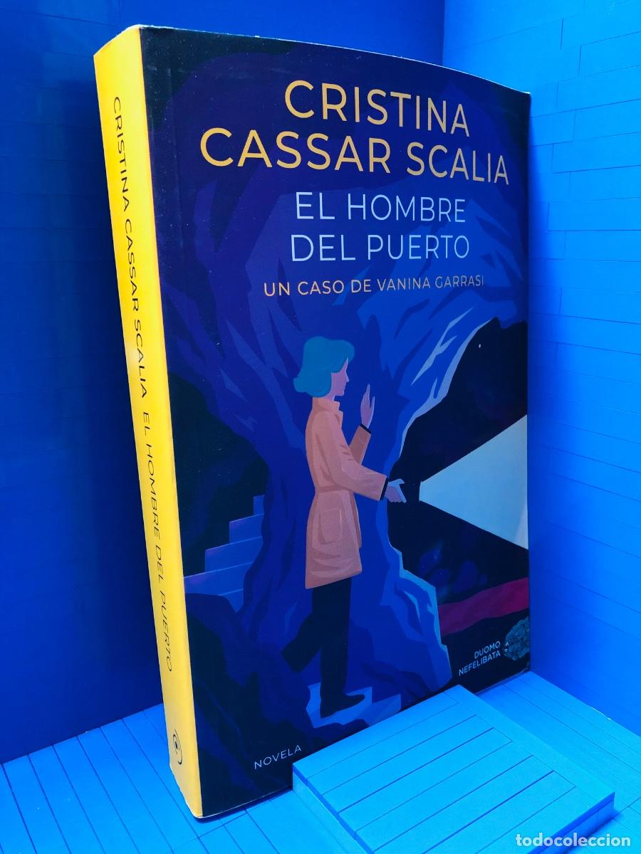 Libros de segunda mano: EL HOMBRE DEL PUERTO - DUOMO - CRISTINA CASSAR SCALIA - 2025