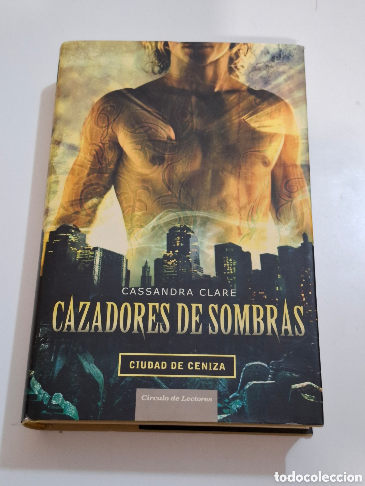 Libros de segunda mano: L26. Cazadores De Sombras - Ciudad De Ceniza, Casanare Clare, C&iacute;rculo De Lectores 2009.