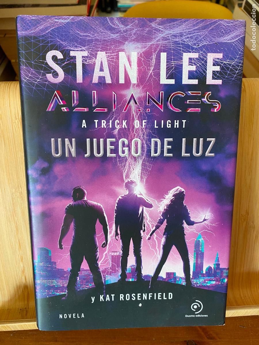 Libros de segunda mano: ALLIANCES. UN JUEGO DE LUZ. STAN LEE Y KAT ROSENFELD. EDITORIAL DUOMO