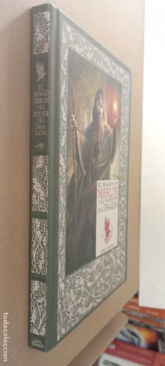 Libros de segunda mano: EL MAGO MERLIN Y EL PODER DEL DRAG&Oacute;N - CODEX MERLINVS - COMO NUEVO - Foto 2