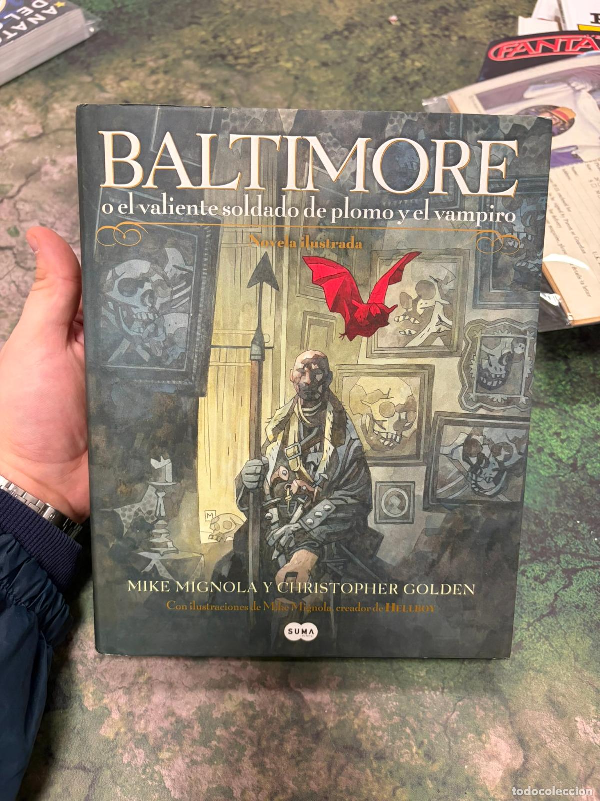 Libros de segunda mano: BALTIMORE O EL VALIENTE SOLDADO DE PLOMO Y EL VAMPIRO - NOVELA ILUSTRADA - MIKE MIGNOLA Y C. GOLDEN