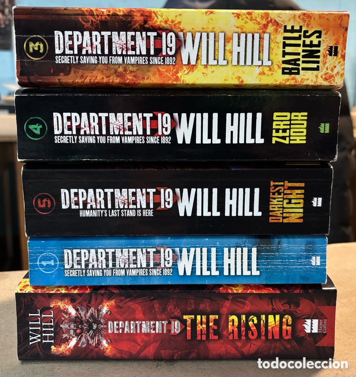 Gebrauchte B&uuml;cher: DEPARTMET 19. WILL HILL. LOTE DE 5 EJEMPLARES. VER T&Iacute;TULOS EN FOTOGRAF&Iacute;AS. EN INGL&Eacute;S.