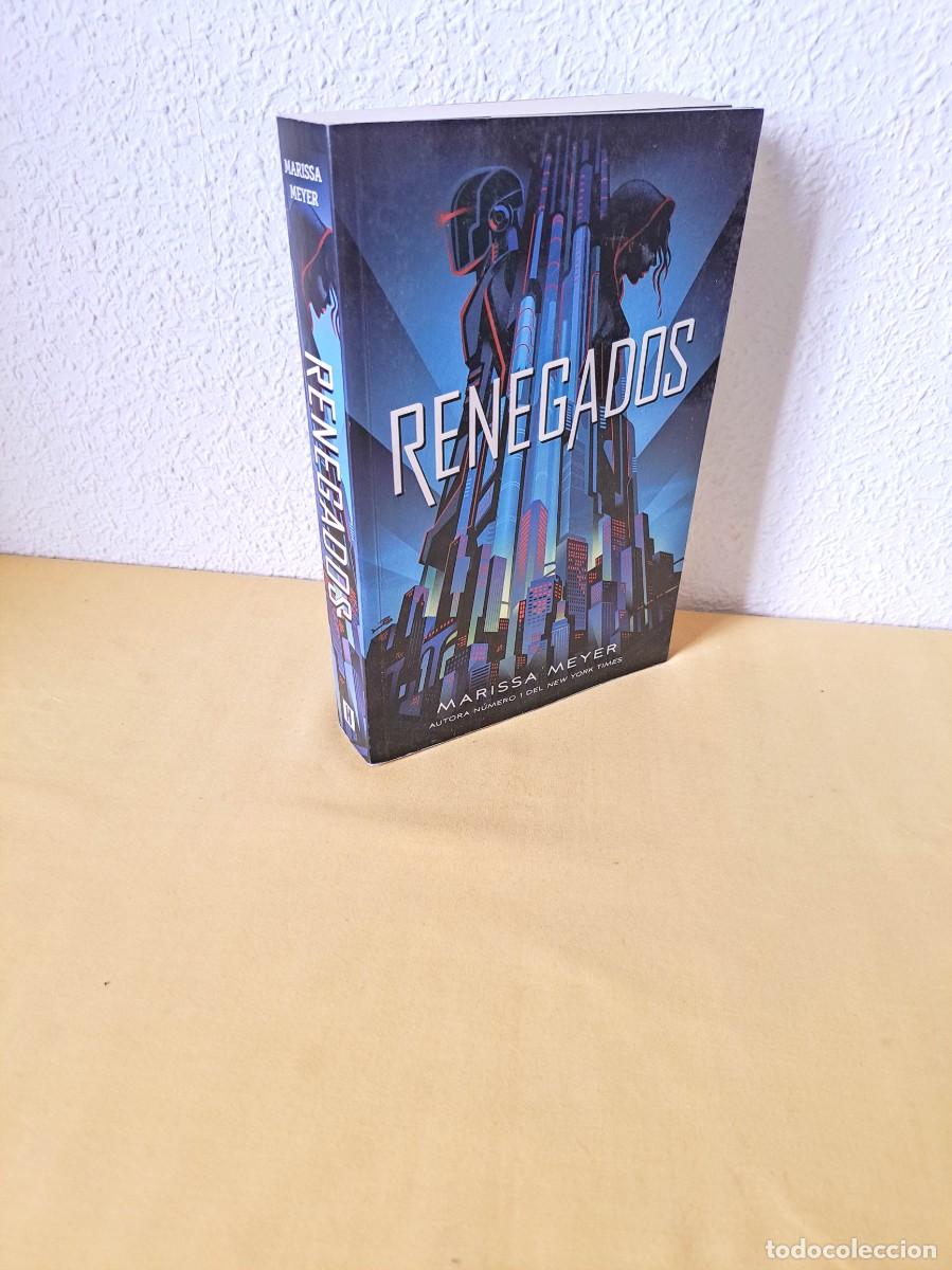 Libros de segunda mano: MARISSA MEYER - RENEGADOS - EDICIONES HIDRA 2018