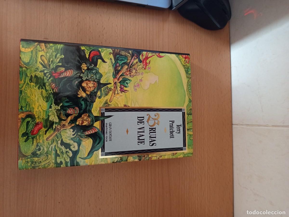 Libri di seconda mano: BRUJAS DE VIAJE, TERRY PRATCHETT, MART&Iacute;NEZ ROCA
