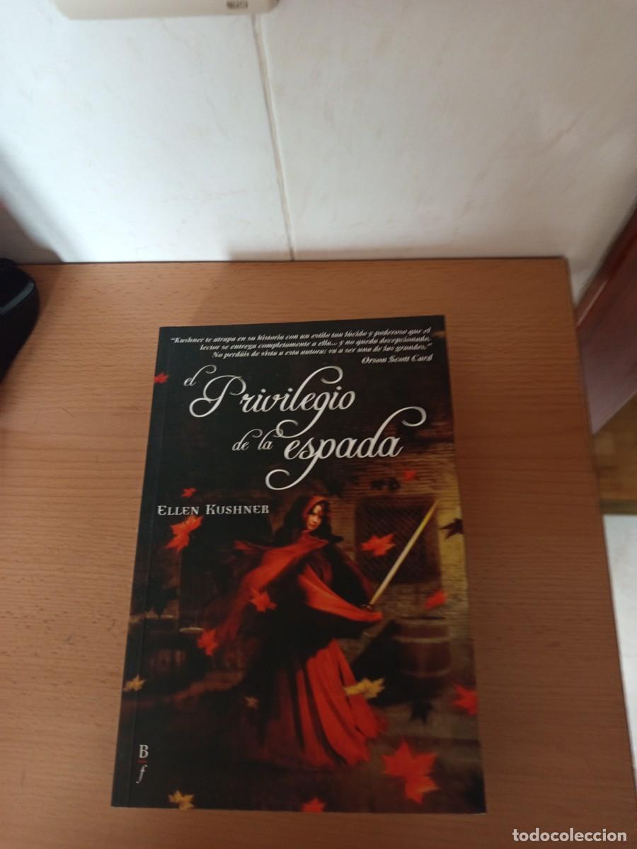 Libros de segunda mano: EL PRIVILEGIO DE LA ESPADA, ELLEN KUSHNER NO ER, BIBLIOPOLIS