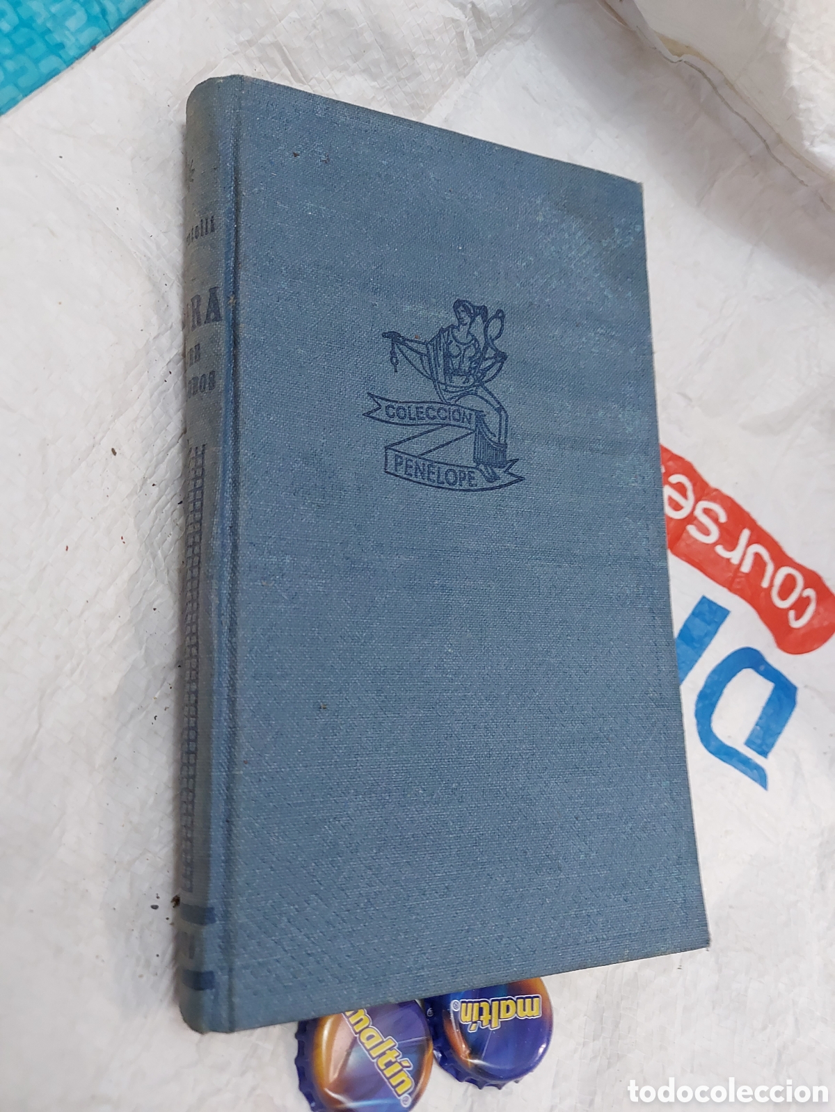 Libros de segunda mano: CLARA ENTRE LOS LOBOS a&ntilde;o 1943