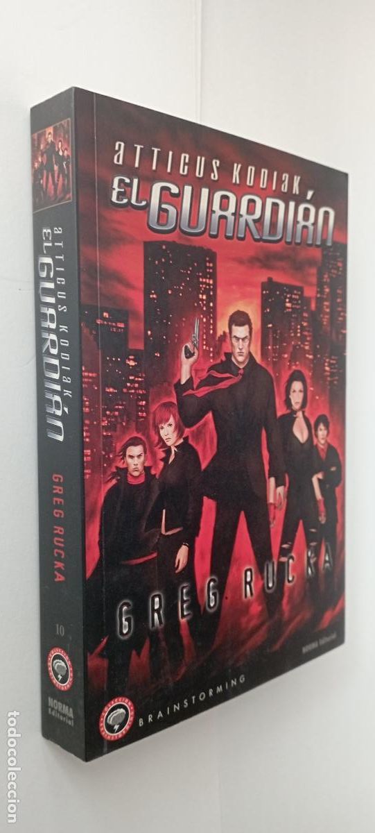 Libros de segunda mano: ATTICUS KODIAK - EL GUARDIAN - GREG RUCKA - NUEVO - 1&ordf; EDICI&Oacute;N 2005 NORMA EDITORIAL, BRAINSTORMIN 10