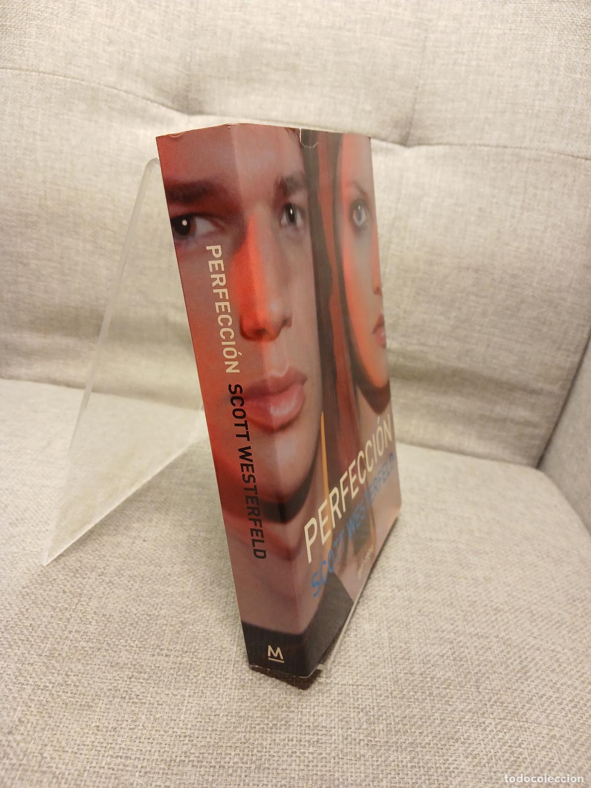 Libros de segunda mano: Perfecci&oacute;n - Scott Westerfeld - Foto 3