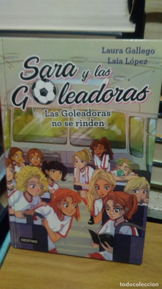 Libros de segunda mano: Sara y las GoleadorasLas goleadoras no se rinden Laura Gallego Laia Lopez destino